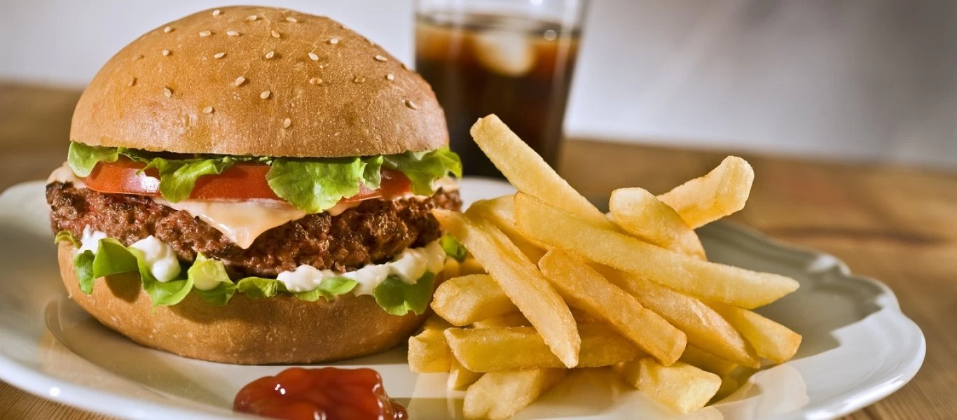 Μη συνδυάσετε ποτέ μπέργκερ με αναψυκτικό - Αυτός είναι ο λόγος